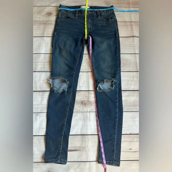 Free People Destroyed Skinny Jeans Destresed size 24 woman’s Strech - Picture 4 of 6